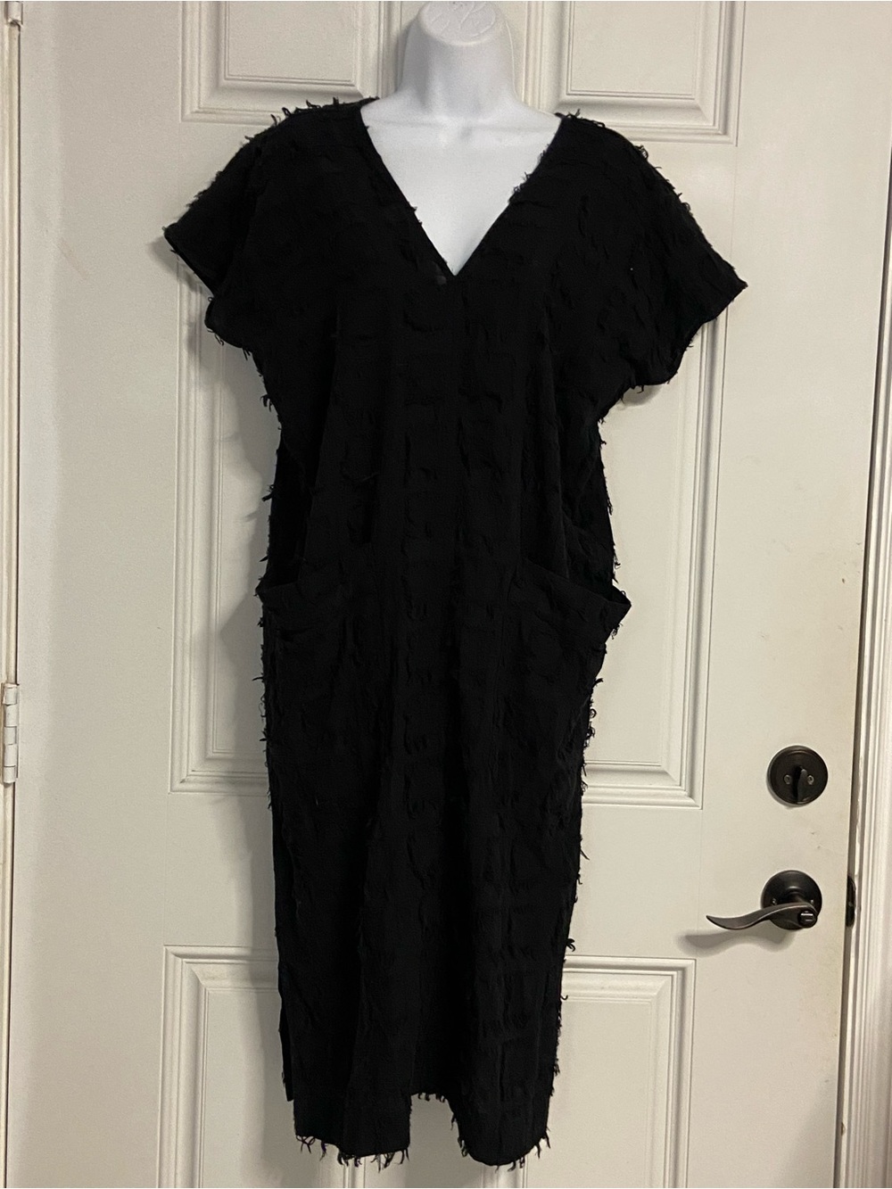 T43- COREY LYNN CALTER Black FRINGED BODICE Square Block V-Neck Mid Sheath Dress